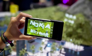 Le groupe de télécoms finlandais Nokia signe une série de contrats portant sur la vente d'équipements et de services réseaux à l'opérateur China Mobile pour plus de 1 milliard de dollars (910 millions d'euros)