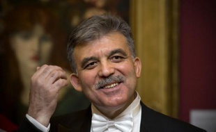 Le chef de l'Etat turc Abdullah Gül n'a pas exclu lors du week-end que le mouvement islamiste palestinien Hamas ouvre un bureau de représentation en Turquie, dirigée par un gouvernement islamo-conservateur qui défend ardemment la cause palestinienne et qui est en brouille avec Israël.