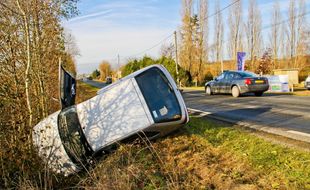 Illustration d'accident de la route.
