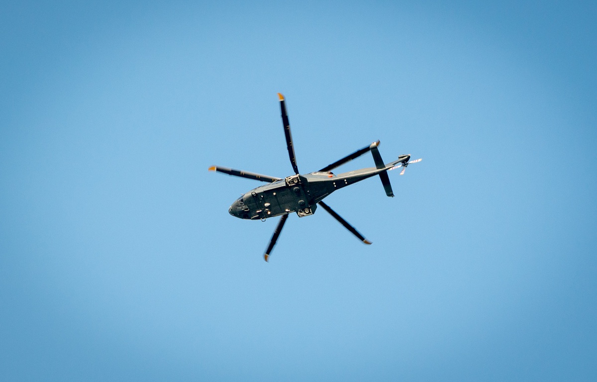 Helicoptere Qui Tourne Au Dessus Des Maisons 2022 Toulouse : C'est quoi ces hélicoptères qui survolent la Ville rose depuis  ce matin ?