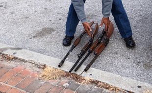 A Baltimore, la police rachète les armes pour endiguer la violence