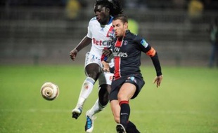 Sa série brisée dimanche, Paris se relance héroïquement en allant éliminer Lyon mercredi en 8e de finale de la Coupe de la Ligue (2-1 a.p.), replongeant du même coup l'OL dans la crise pendant que Marseille, très réaliste à Guingamp (1-0), rejoint tranquillement les quarts.