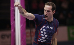(180305) -- BIRMINGHAM, March 5, 2018 (Xinhua) -- Renaud Lavillenie of France celebrates after winning the men's pole vault final during the IAAF World Indoor Championships at Arena Birmingham in Birmingham, Britain on March 4, 2018. (Xinhua/Tim Ireland)(wll)