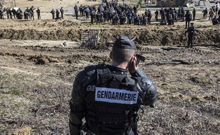 Un gendarme au moment de l'évacuation définitive du site, le 6 mars 2015.