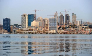 L’Angola, deuxième producteur de pétrole d'Afrique derrière le Nigeria, a adopté le cadre juridique devant permettre de lancer son marché financier entre 2014 et 2016, a-t-on appris vendredi.