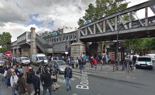 Un métro a déraillé en arrivant à la station Barbès-Rochechouart, sur la ligne 2, ce vendredi.