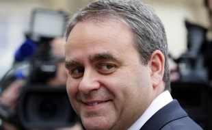 L'ancien ministre UMP Xavier Bertrand, qui annoncera fin août s'il est candidat à la présidence de l'UMP, se déclare "déjà en phase" avec les militants du parti "sur le type d'opposition à incarner", dans une interview publiée mardi dans Corse Matin.