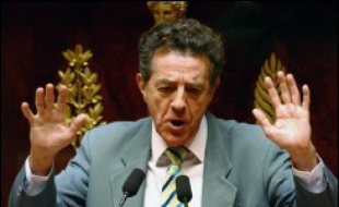 De son côté, la gauche a accusé le gouvernement et les députés de droite de chercher à "rallonger" les débats pour justifier l'utilisation d'un 49.3 (adoption sans vote).