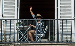 Si vous n'avez pas de terrasse, sachez que notre newsletter est ce qui  se rapproche le plus d'un bain de soleil sur balcon parisien...