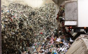 Dans une usine de traitement de déchets ménagers (Illustration)