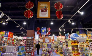 Dans le magasin Toys"R"us de la Défense (Hauts-de-Seine) en novembre 2013.