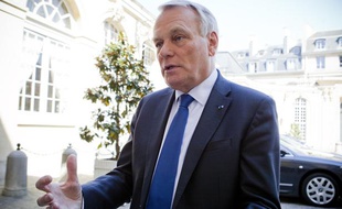 Le 25 avril 2013. Jean-Marc Ayrault en interview a Matignon