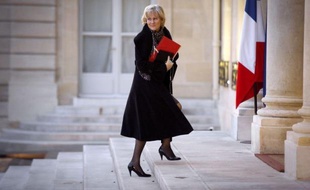 Nicolas Sarkozy "a envie d'être président le plus tard possible", a déclaré lundi sur RTL la ministre de l'Apprentissage, Nadine Morano, à laquelle on demandait pourquoi le président n'avait pas annoncé ouvertement, dimanche soir, sa candidature à la présidentielle