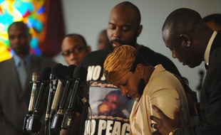 Lesley McSpadden, la mère de Michael Brown, tué par un policier dans des circonstances controversées, le 11 août à Ferguson (Missouri), après une conférence de presse.