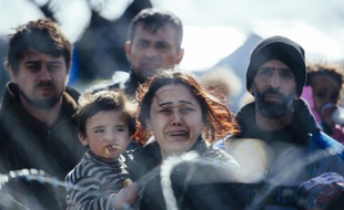 Des migrants bloqués le 2 mars 2016 à Gevgelija à la frontière entre la Grèce et la Macédoine