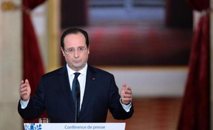François Hollande a choisi l'offensive et le risque pour obliger, en multipliant annonces de réformes et pistes à explorer, ses alliés comme ses adversaires à se définir par rapport à sa ligne assumée de social-démocrate.