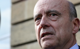 Alain Juppé, lors de l'hommage aux victimes des attentats de Paris, à l'hôtel de ville de Bordeaux