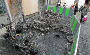 Six deux-roues sont partis en fumée dans la nuit de mardi à mercredi.