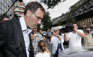 Noël Le Graët, le président de la FFF, a entamé jeudi avec Laurent Blanc les discussions sur la prolongation du contrat du sélectionneur, mais les deux hommes se sont finalement donné "un délai de 48h de réflexion supplémentaire", qui soulève bien des questions.