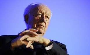 Le sénateur maire de Marseille Jean-Claude Gaudin se pose en candidat naturel de l'UMP pour les municipales de 2014, comme "Juppé à Bordeaux, Estrosi à Nice, Falco à Toulon", dans une interview au quotidien La Provence à paraître dimanche, mais laisse toujours planer le doute sur sa volonté d'être tête de liste, demandant "qu'on (lui) laisse le temps de décider (lui)-même".