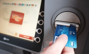 Utiliser sa carte bancaire à l'étranger n'est pas toujours simple