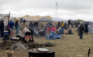 Des tribus amérindiennes protestent contre la construction d'un pipeline dans le Dakota du Nord.