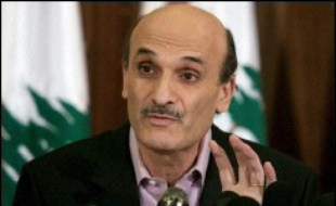 "Ce qui se passe n'a rien à voir avec la démocratie. C'est un véritable coup d'Etat", a déclaré le leader chrétien Samir Geagea, allié du gouvernement, qui a qualifié les actions des manifestants de "terroristes".