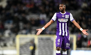 Le milieu de terrain du TFC Tongo Doumbia lors d'un match de Ligue 1 contre Rennes, le 14 février 2015.