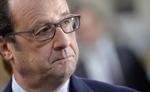 Le président français François Hollande le 21 avril 2015 à L'Haÿ-Les-Roses