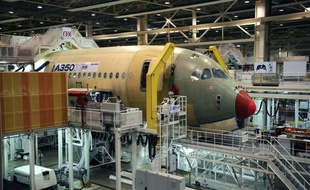 Automatisation progressive, numérisation accrue, le mode de construction des avions de ligne se transforme pour répondre à une demande en croissance continue, et certains parlent déjà de révolution.