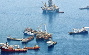 Entre les frais de nettoyage, les tentatives pour endiguer la fuite et l'aide aux riverains, British Petroleum a dépensé 990 millions de dollars.