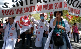 Manifestation pour l'hôpital (Illustration)