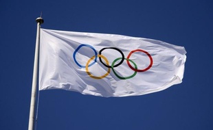 Le marathonien du Sud-Soudan Guor Marial, ainsi que deux athlètes de l'île de Curaçao défileront vendredi sous le drapeau olympique lors de la cérémonie d'ouverture des JO de Londres.
