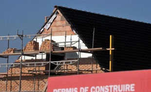 Le prix au m2 des terrains à bâtir en France a augmenté de 4,3% entre 2009 et 2010 mais les surfaces achetées se réduisent (-3,8%), selon une étude du ministère du Logement publiée jeudi.