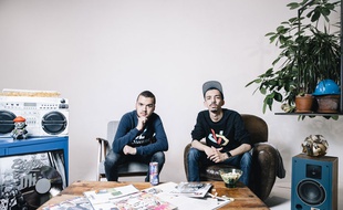 Florian et Olivio, alias Bigflo & Oli, vont débarquer le 2 juillet 2017 dans le salon d'un fan.