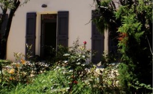 Le bâtiment vu depuis le jardin.