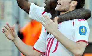 Mavuba peut enlacer Cabaye : au Mans, Lille a récupéré une place sur le podium.
