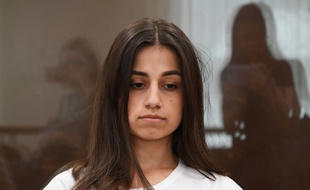 Angelina Khachaturyan, l'une des trois sœurs parricides bientôt jugée en Russie.