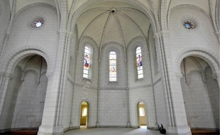 Aujourd'hui vides, la nef et le chœur accueilleront bientôt une trentaine de chambres.