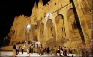 Le Palais des Papes le 16 juillet 2006 à Avignon