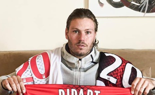 Renaud Ripart a offert trois maillots au CHU qui les a mis en jeu via une plateforme de financement participatif.