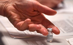 Une dose du vaccin Pfizer-BioNtech à Montpellier (image d'illustration).
