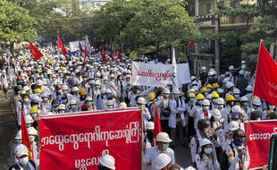 Lors des manifestations en Birmanie, ce dimanche.