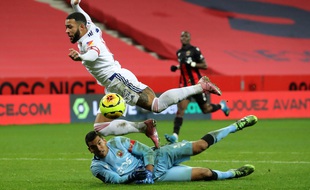 Memphis Depay survole Nice