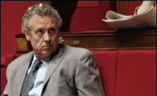 Guy Drut a reçu une réprimande, mais reste membre du Comité international olympique (CIO), et ne pourra pas diriger de Commission de l'organisation avant cinq ans, a annoncé vendredi le président du Comité international olympique Jacques Rogge, à Lausanne.
