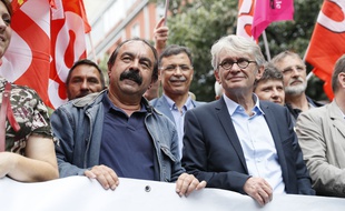 Les syndicalistes Philippe Martinez (à gauche) et Jean-Claude Mailly (à droite) lors de la manifestation contre la loi Travail le 28 juin 2016, à Paris.
