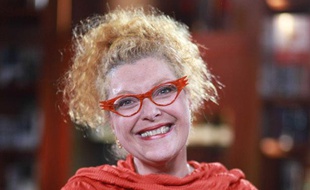 Corinne Cosseron, fondatrice de l'ecole internationale du rire et de la rigologie, à Paris en juin 2011.