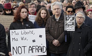 Un rassemblement en hommage aux victimes de l'attaque de