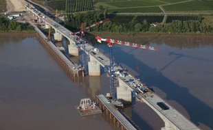 Le viaduc de la Dordogne, plus long viaduc de la LGV Tours-Bordeaux
