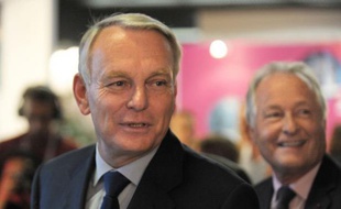 Train de vie de l'Etat, effectifs de la fonction publique et "dépenses d'interventions" revus à la baisse: le Premier ministre Jean-Marc Ayrault a commencé jeudi à esquisser l'indispensable austérité imposée par la situation dégradée des finances publiques.